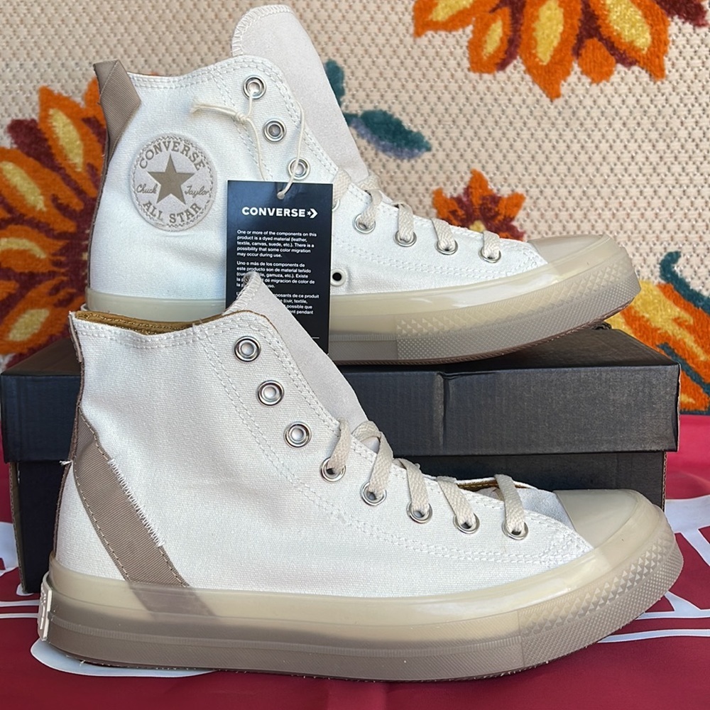 Converse A03294C
CTAS CX HI
EGRET/NOMAD KHAKI/WHEAT WMNS sneakers - Picture 3 of 16